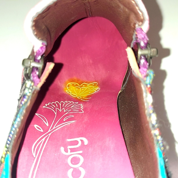 Socofly Maroon & Turquoise Leather Round Toe Heeled Shoes - Picture 7 of 15